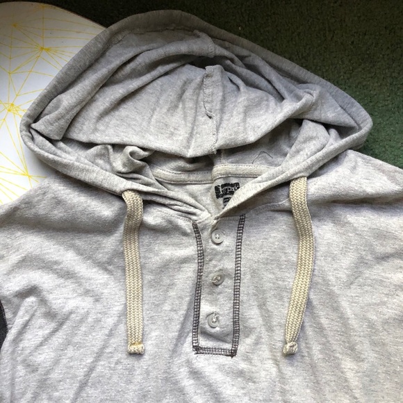 Gray hooded t-shirt - Picture 3 of 4